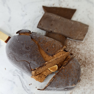 chocolate bañado a en chocolate negro